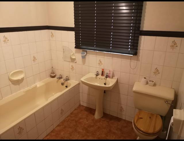 3 BEDROOM FREEHOLD TO LET IN BLACKRIDGE